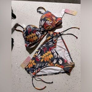 NWT Venus 2 Piece Floral Bikini 36C size 6